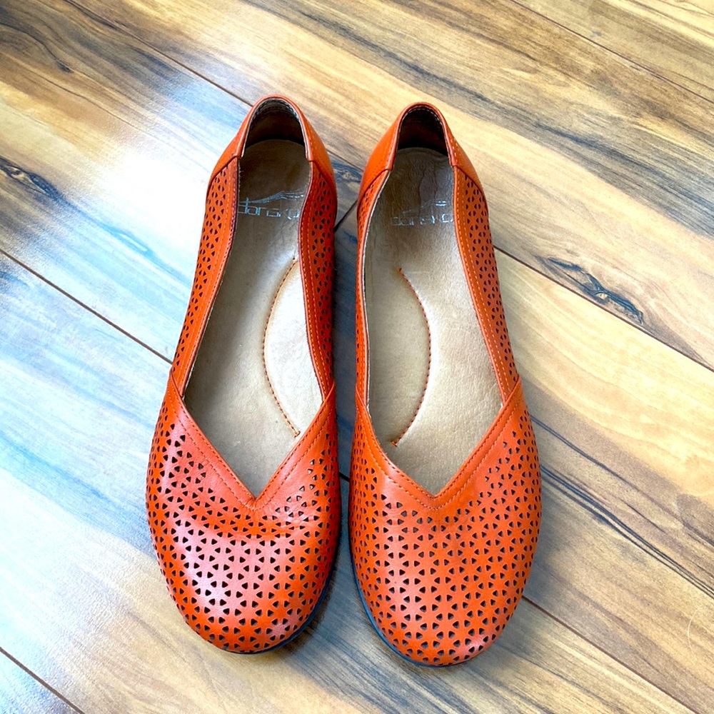 Dansko Flat. Very little wear. 8.5/39